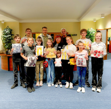 OTP BANK presented more than 200 embroidered shirts to children in orphanages to mark the 20th anniversary of World Vyshyvanka Day