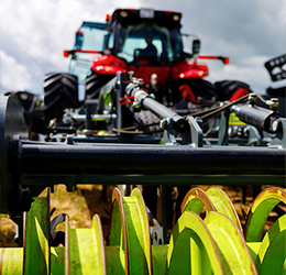 OTP Leasing in partnership with IFC announces the launch of a financing program: 10% cashback on agricultural machinery and hybrid/electric cars for Ukrainian businesses